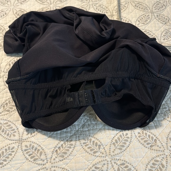 Athleta v-neck built-in bra - Picture 4 of 6